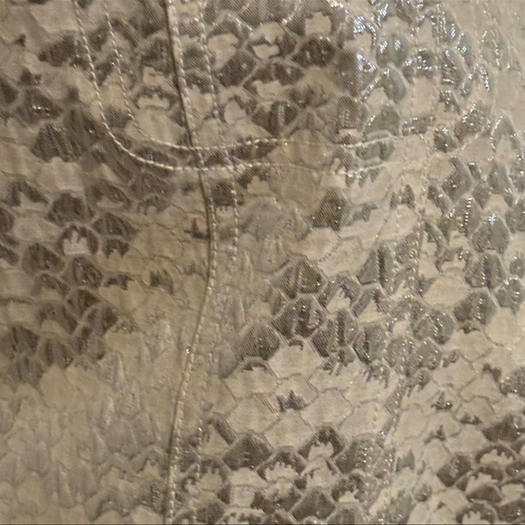 New Without Tags White Blouse With Iridescent Buttons by Ruby Red Size 10 - Picture 3 of 10